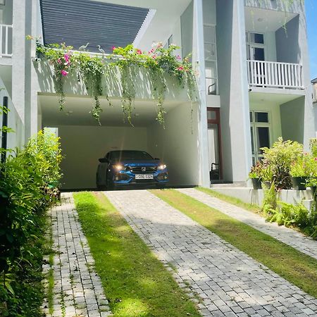 Oesis - Stylish Villa Steps From Historic Galle Fort Экстерьер фото