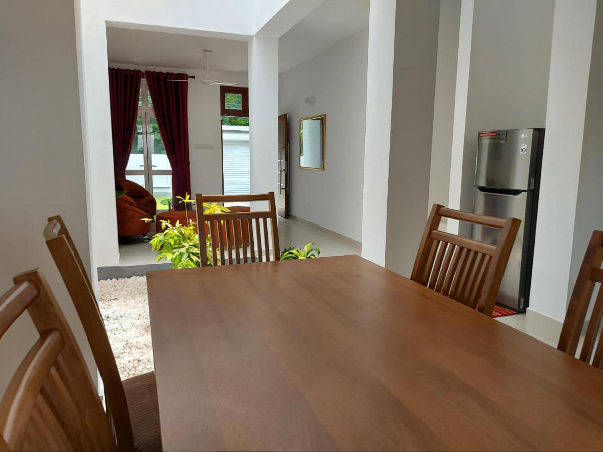 Oesis - Stylish Villa Steps From Historic Galle Fort Экстерьер фото