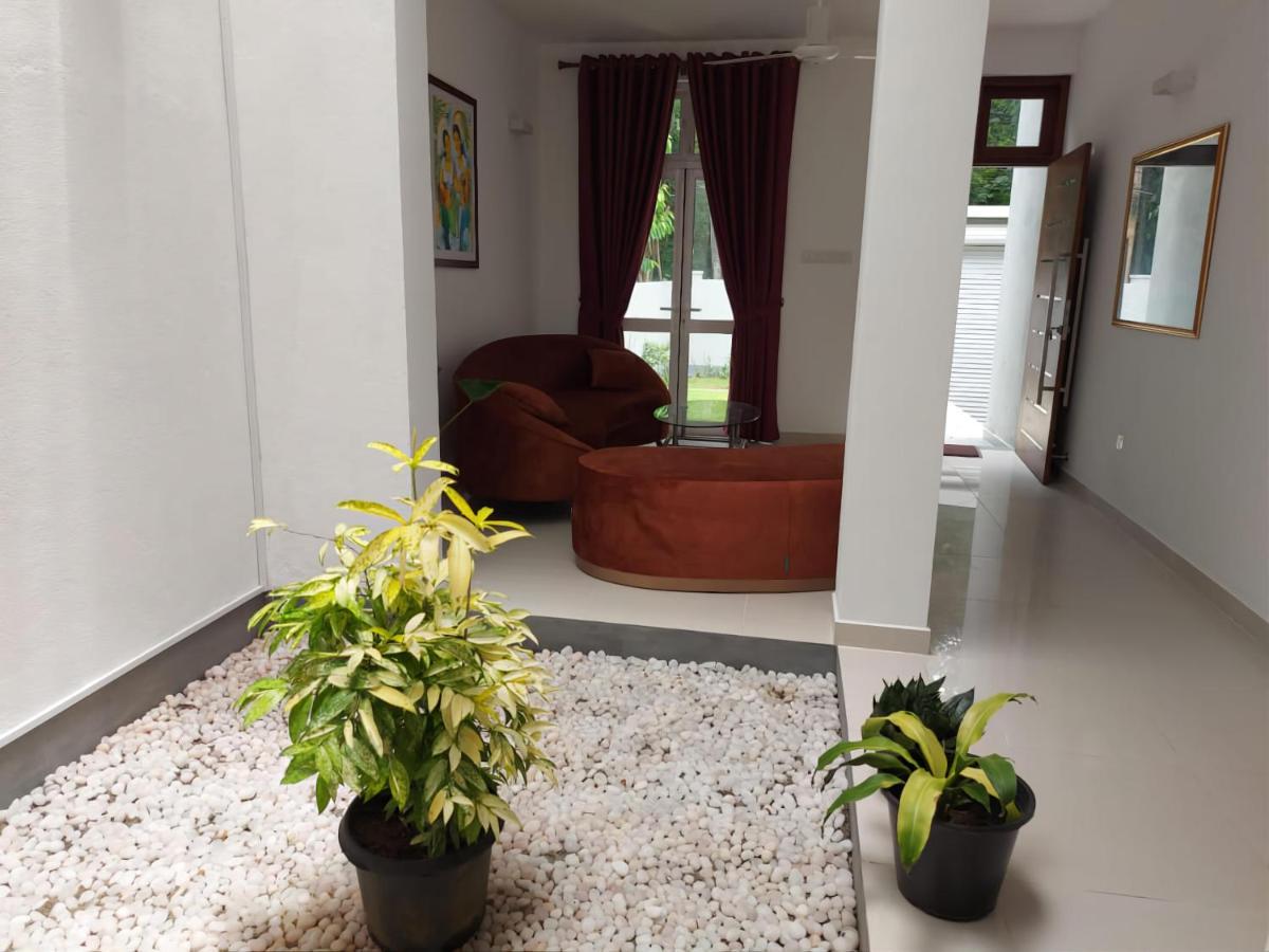 Oesis - Stylish Villa Steps From Historic Galle Fort Экстерьер фото