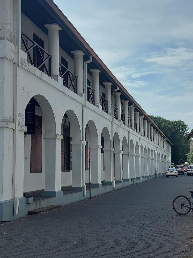 Oesis - Stylish Villa Steps From Historic Galle Fort Экстерьер фото