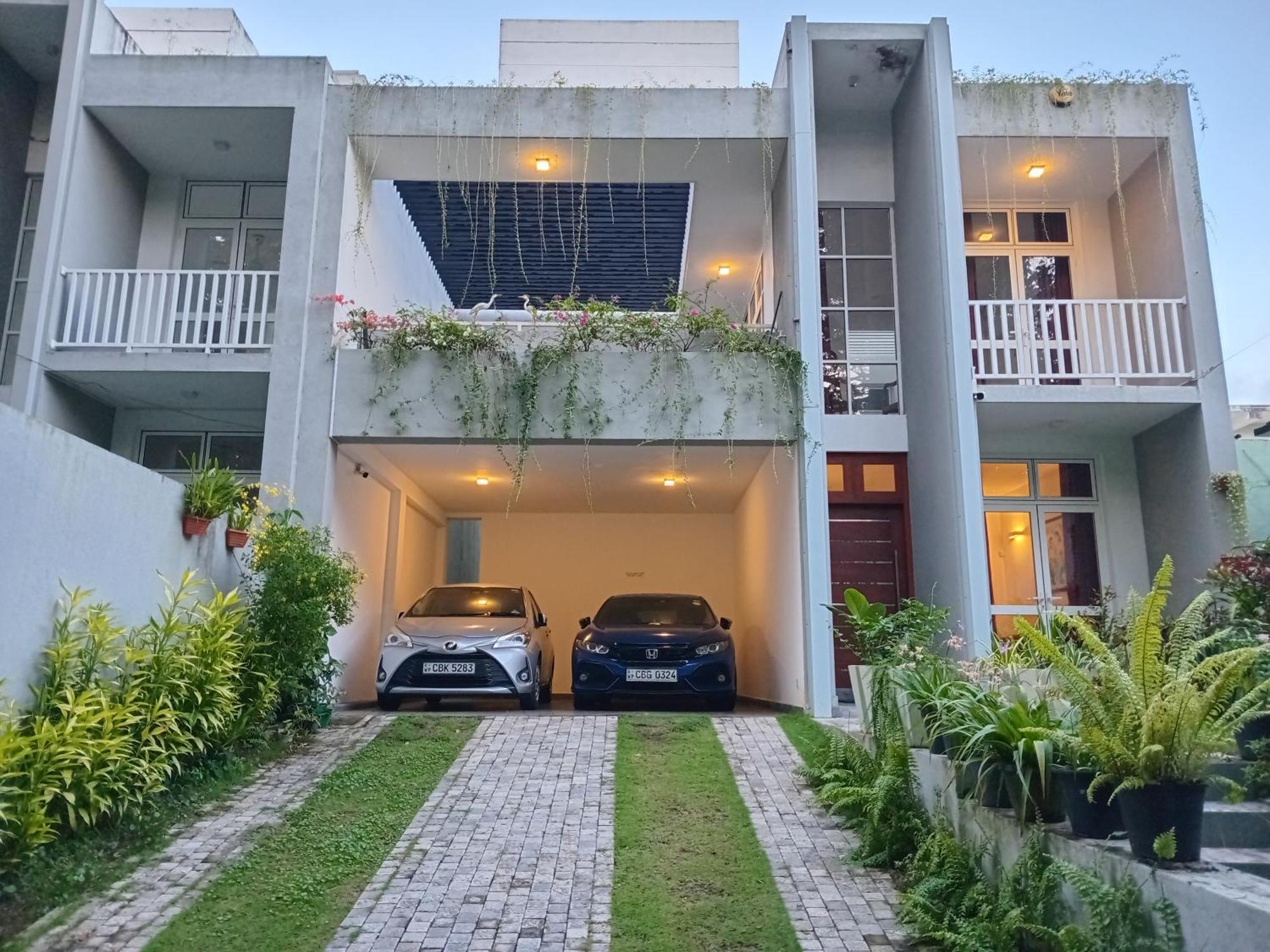 Oesis - Stylish Villa Steps From Historic Galle Fort Экстерьер фото