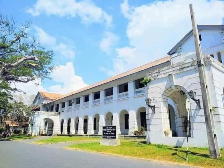 Oesis - Stylish Villa Steps From Historic Galle Fort Экстерьер фото